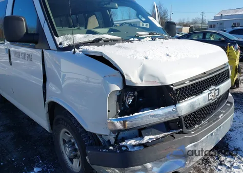 2018 Chevrolet Express 2500 Lt z USA, uszkodzony, nr VIN 1GAWGFFG1J1243527